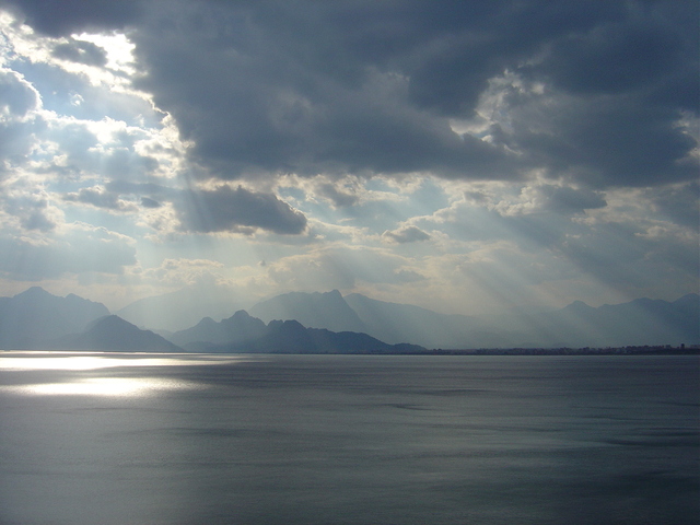 Image of sea with mountains